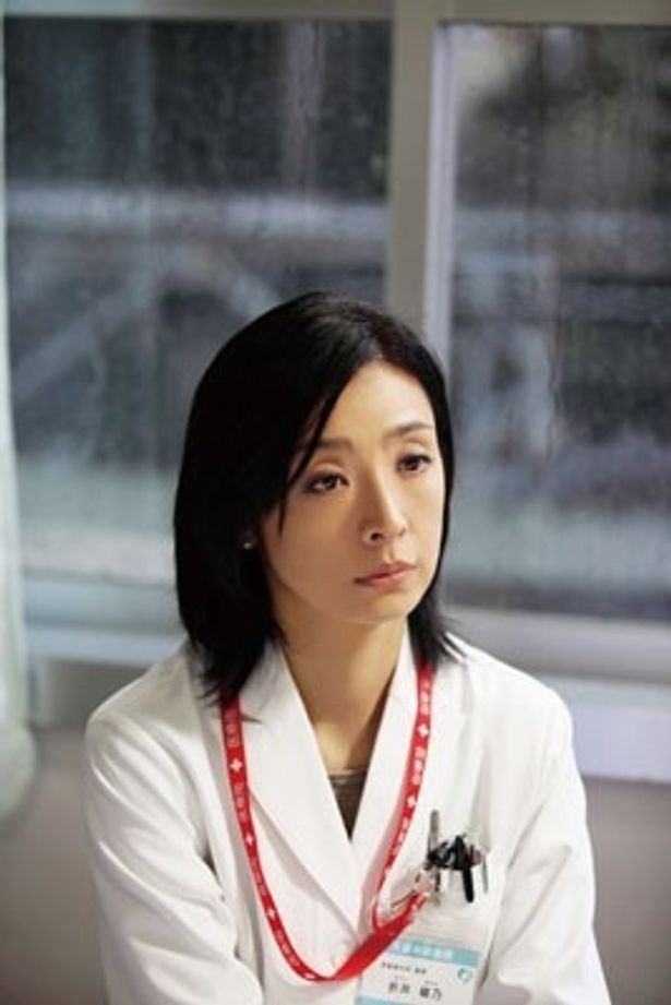 終末医療問題などを描いた問題作『終の信託』では、女優として大胆な演技も披露している
