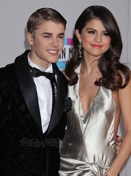 破局の原因は美人下着モデルだった？