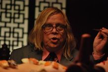 ジェダイの騎士だったのは遠い昔。強盗の一人に扮したマーク・ハミル