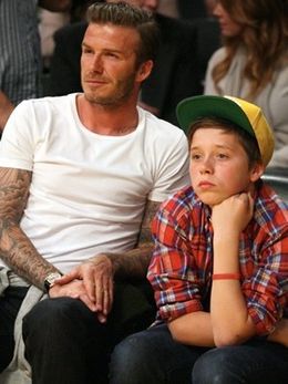 ベッカム長男が感謝祭のプレゼントを寄付