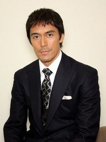 『カラスの親指』で主演を務めた阿部寛