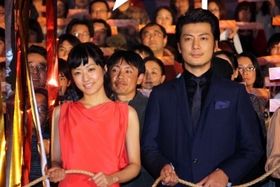 初日舞台挨拶に登壇した井上真央と玉山鉄二