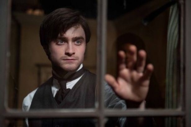 【写真を見る】スーザン・ヒルの小説「黒衣の女 ある亡霊の物語」を映画化。ハリポタ卒業後のラドクリフに注目！