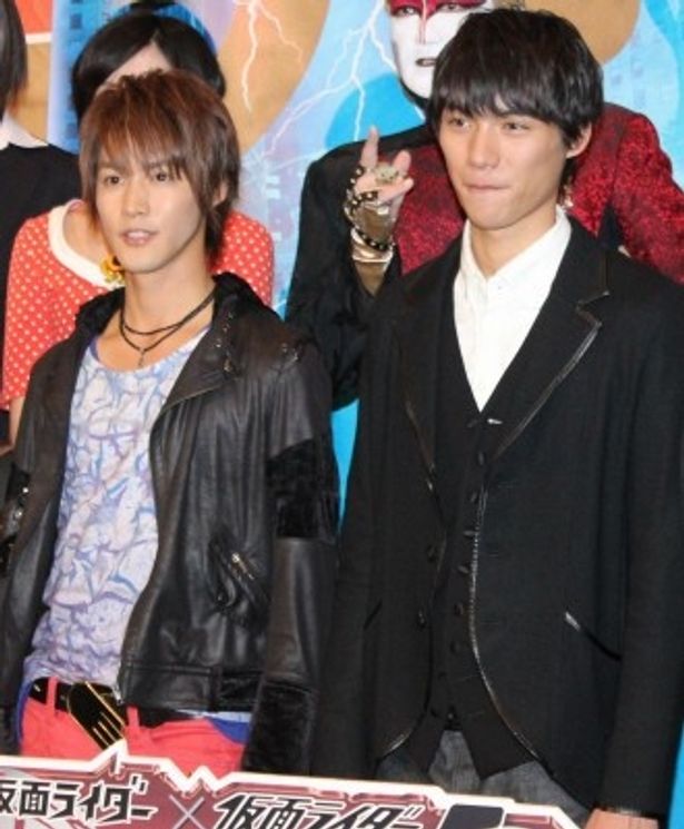 【写真を見る】仮面ライダーウィザードの白石隼也、仮面ライダーフォーゼの福士蒼汰がそろってステージに登場！