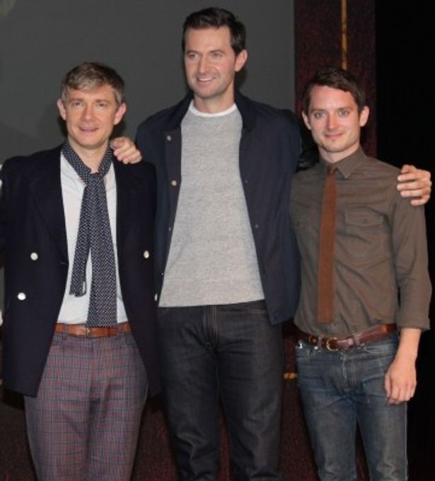 【写真を見る】『ホビット』主演に抜擢されたマーティン・フリーマンとセクシーな魅力溢れるリチャード・アーミティッジ、イライジャ・ウッド