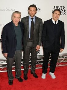 NYプレミアでのブラッドリー・クーパー(中)、ロバート・デ・ニーロ(左)、そしてデヴィット・O・ラッセル監督(右)