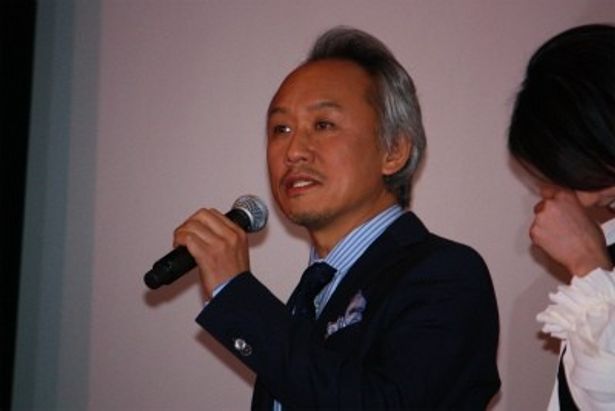 周吉の長男・平山幸一役の西村雅彦