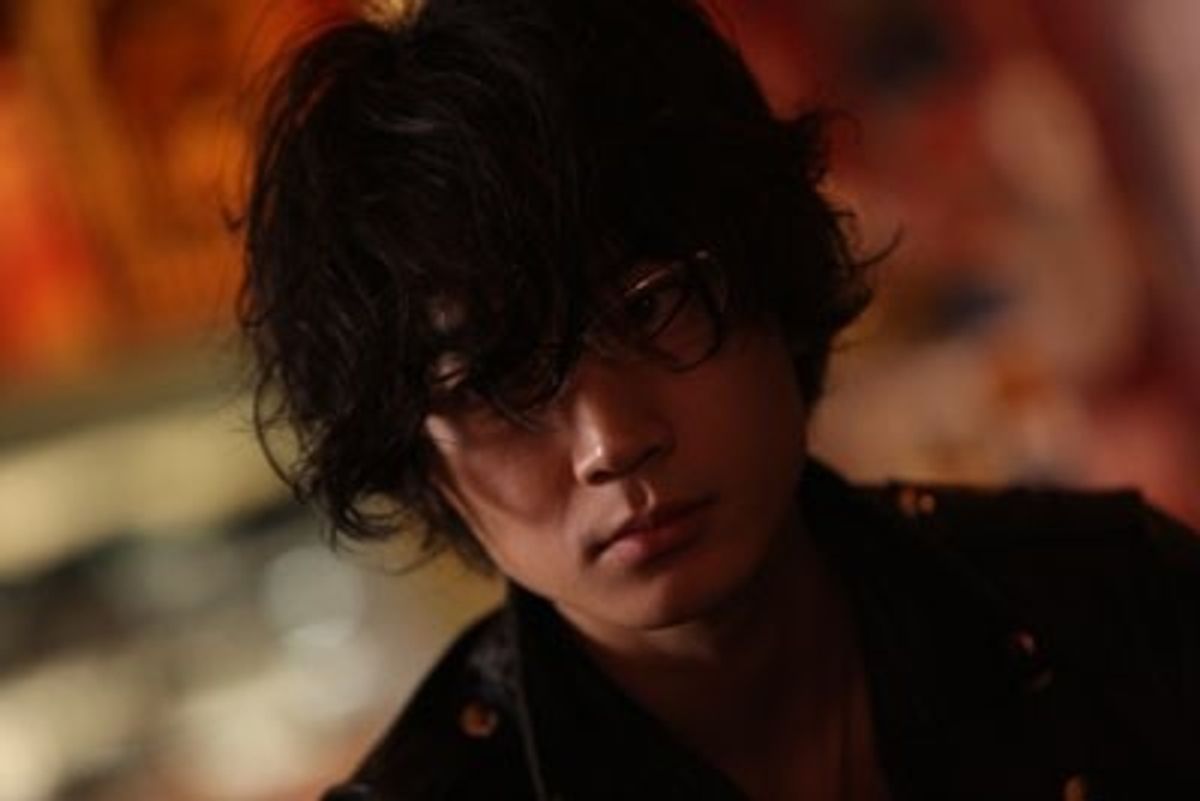 人気急上昇中の綾野剛が妖艶で野性的な男を熱演！｜最新の映画ニュース
