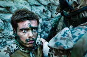 たった10日間の訓練期間の後、アフガニスタンの最前線基地に送られた兵士の姿が綴られる