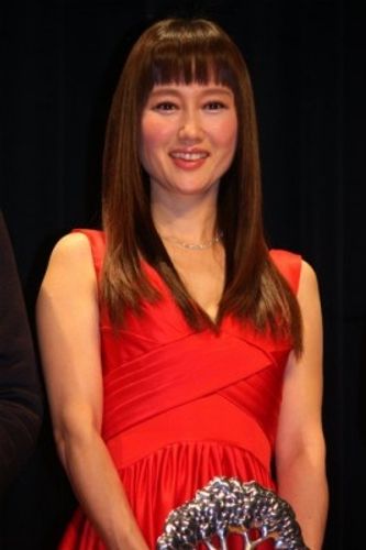 工藤夕貴、『カラカラ』舞台挨拶で語った夫へののろけと子供時代のDVの苦悩