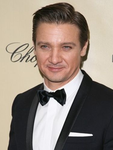 ジェレミー・レナー、元恋人が妊娠でパパに！