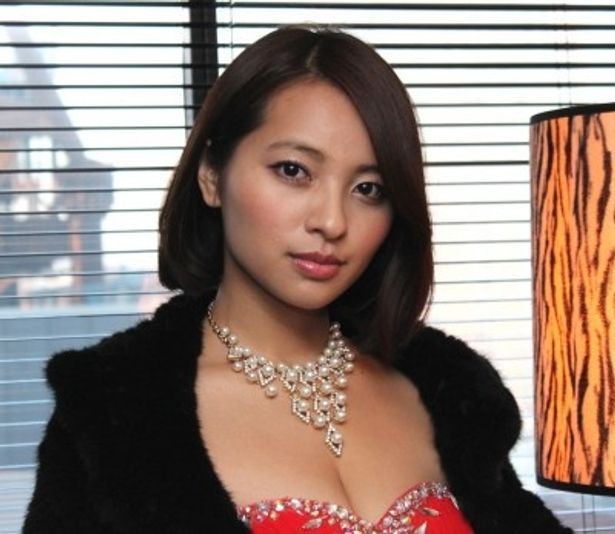 【写真を見る】『ユダ』の水崎綾女がセクシーなキャバ嬢スタイルで登場！「この映画を踏み潰してのし上がりたい！」