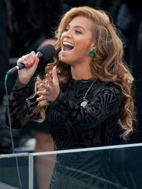 米海兵隊楽団のスポークスマンが口パクだと認める