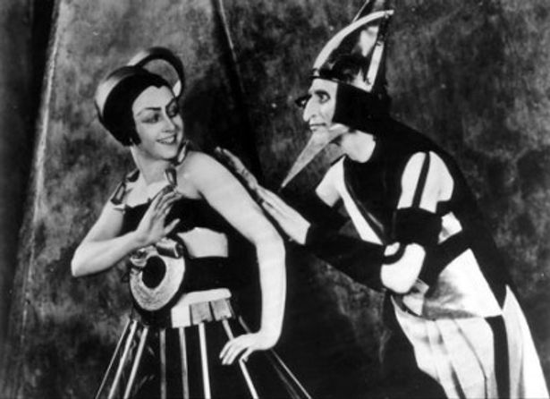 1924年に製作されたロシア初のSF映画は奇抜なデザインが見もの(『アエリータ(サイレント)　ピアノ伴奏：柳下美恵』)