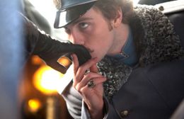 『キック・アス』の頃とは見違えるような男前になったアーロン・テイラー＝ジョンソン(『アンナ・カレーニナ』)