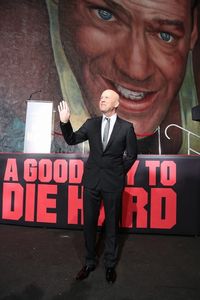 セール中…ブルース・ウィリス直筆サイン入り大型写真‥ダイ・ハード ブルース・ウィリス直筆サイン入り写真□ダイ・ハード○UACCRD