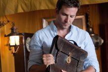 ブラッドリー・クーパーが演じるのは、盗作によって売れっ子作家となったロリー