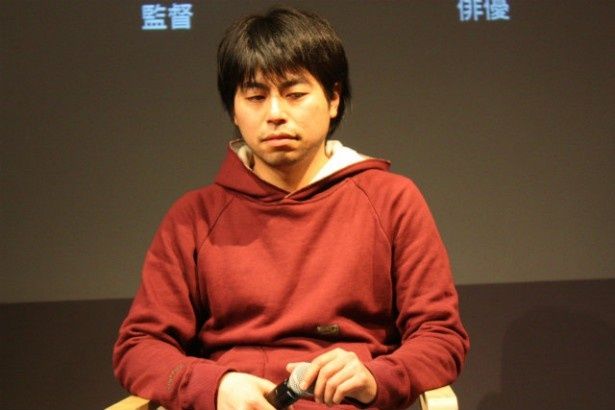 松田龍平と同い年の石井監督