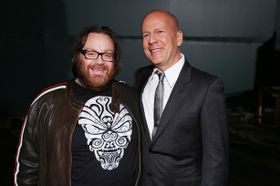 『ダイ・ハード ラスト・デイ』監督のジョン・ムーア(左)