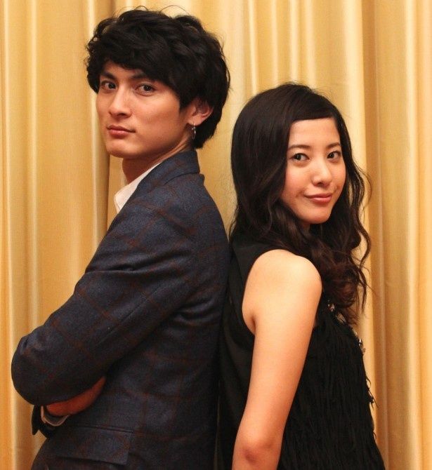 【写真を見る】衝撃的なテーマが話題の『蛇にピアス』を高良健吾と吉高由里子が振り返る