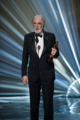 「妻にも感謝したい」と感慨深い表情でこうスピーチしたハネケ監督