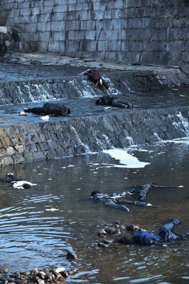 漢江に浮かぶ寄生虫の犠牲者。目に見えない恐怖が襲う!!