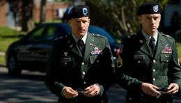 感情を抑え、まるで機械のように訃報を伝えて回らなければならない仕事。精神的に過酷すぎる