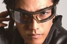 未来世界のジャーナリスト、沢嶋雄一を演じる要潤