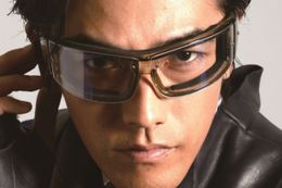 未来世界のジャーナリスト、沢嶋雄一を演じる要潤