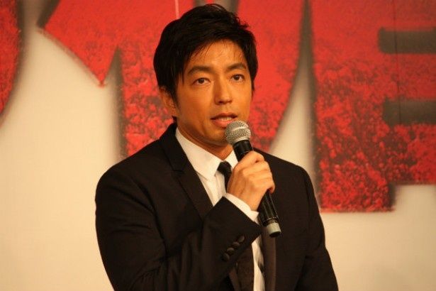 警視庁警備部警護課第四係警部補・銘苅一基(めかりかずき)役の大沢たかお