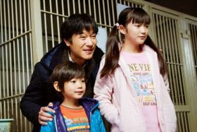 殺処分される犬を一匹でも減らそうと里親探しに奔走する神崎彰司を演じる堺雅人