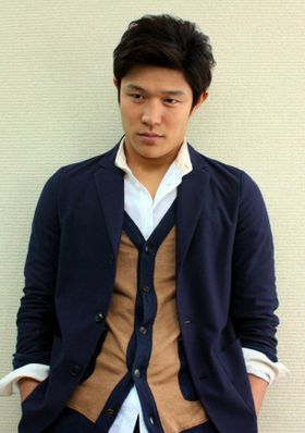 『HK 変態仮面』で主演を務めた鈴木亮平