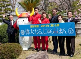 『偉大なる、しゅららぼん』のクランクイン会見に出席した濱田岳、岡田将生ら