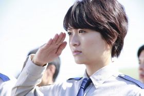 『図書館戦争』(4月27日公開)は有川浩の同名小説の映画化。2008年にはアニメ化もされている