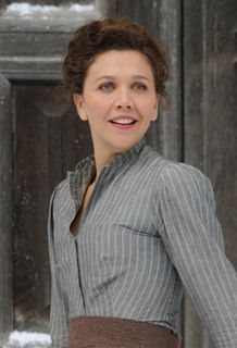 先進的な思想を持つシャーロットを演じたマギー・ギレンホール