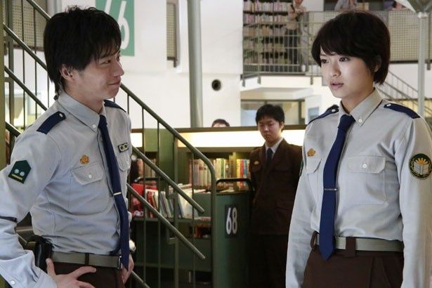 鬼教官・堂上の同期であり、頼れる副班長・小牧(田中圭)は郁を優しくフォローする