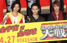 宇宙刑事、仮面ライダーら新旧ヒーローが集結！