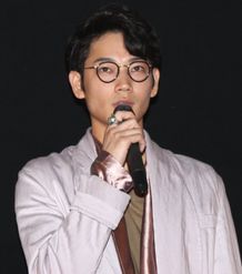 ミステリアスな魅力で引っ張りだこ！綾野剛は変態!?