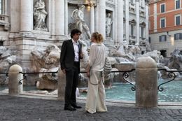 背を向けて肩ごしにコインを投げ入れるともう一度ローマに帰ってこれると言われるトレヴィの泉