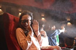 様々な演出が体感できる4DX。果たして観客の反応は？