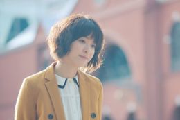 見間違えるほど変ぼうを遂げていた真緒(上野樹里)は、ある“不思議な秘密”を抱えていた