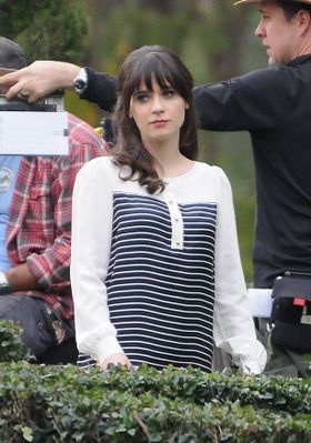 女優・歌手のズーイー・デシャネルが事件の容疑者に？