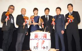 舞台あいさつに登壇した出演者たち