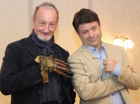 フレディの鋭い爪にショーン・アスティンもお手上げ!?