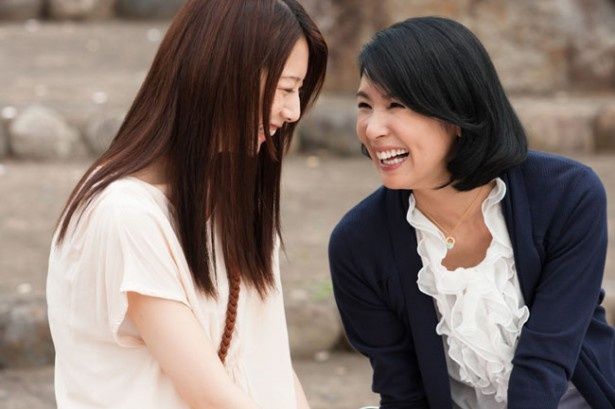 奈穂子の母親を演じるのは黒木瞳