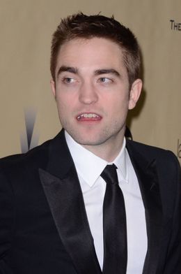 俳優仲間だけでなく、姉妹や友人も交際に反対！