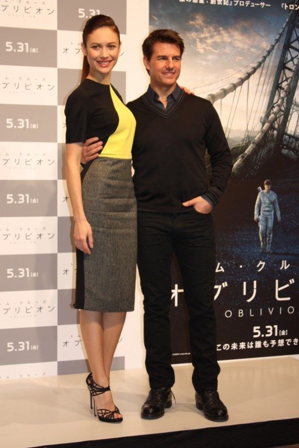 【写真を見る】身長差なんて気にしない！トム・クルーズとキュリレンコの全身ショット