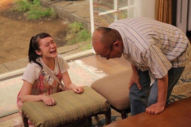 ひまわり荘で幸せに暮らしていたふたりに厳しい現実が突きつけられる