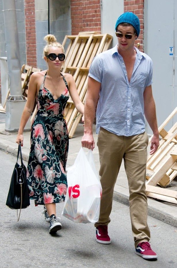 【写真を見る】今夏の結婚が中止となったマイリー・サイラスとリアム・ヘムズワース
