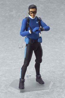 キリリとしたポーズで立つ沢嶋雄一。要潤本人そのままのプロポーションでフィギュア化